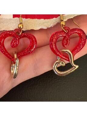 12-Vintage Red glitter heart earrings